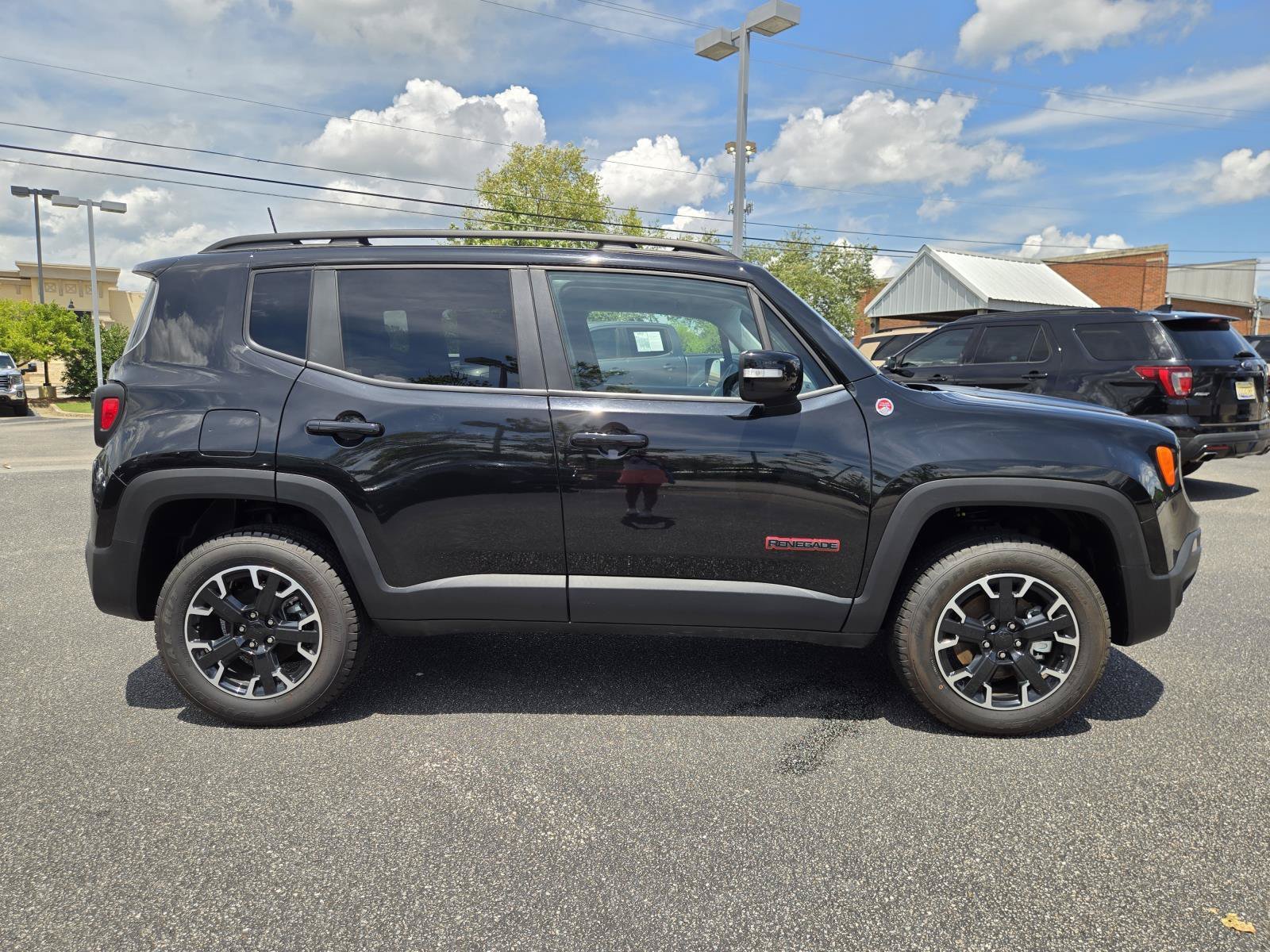 2023 Jeep Renegade Trailhawk - Photo 5