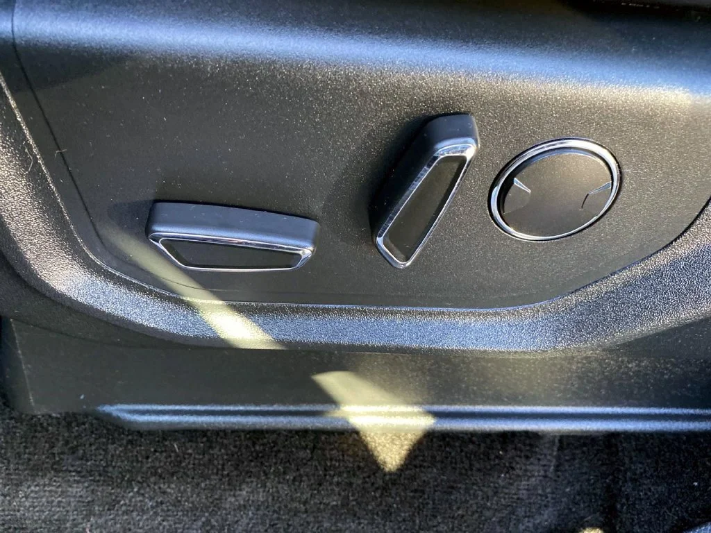 Used 2018 Shadow Black Ford Limited image 25