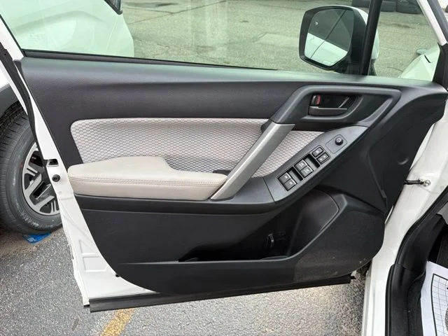 Used 2018 White Subaru 2.5i Premium image 13