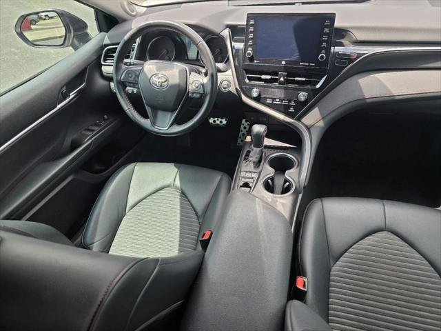 Certified Used 2022 MID BLK/WIND CHILL Toyota  image 21