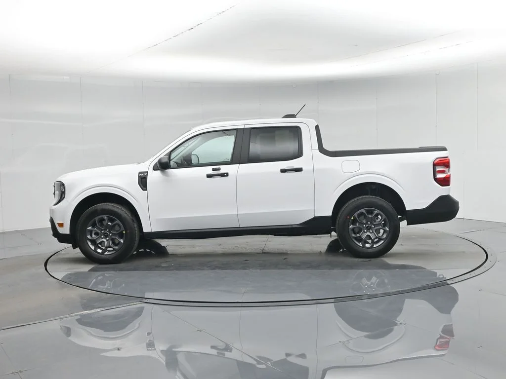 New 2026 Oxford White Ford XLT image 27