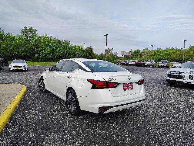 Used 2025 White Nissan 2.5 SV image 5