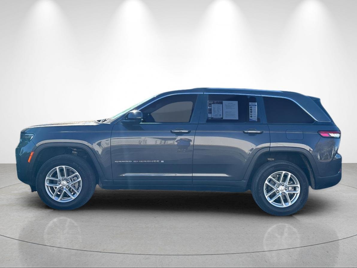 Used 2023 Baltic Gray Metallic Clearcoat Jeep Laredo image 2