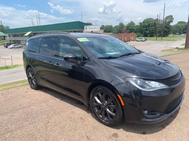 2020 Chrysler Pacifica Touring L's photo