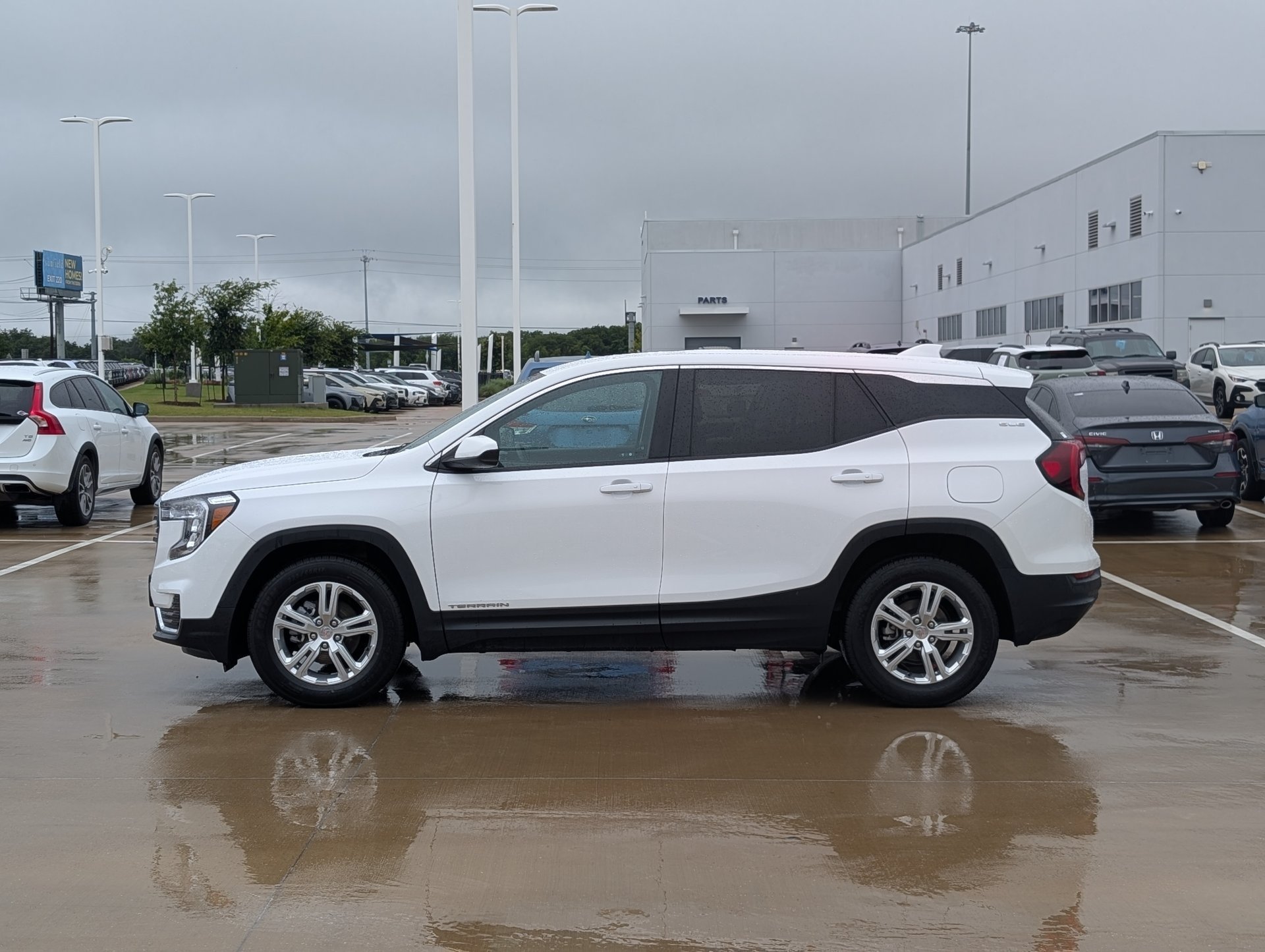 Used 2024 White GMC SLE image 3
