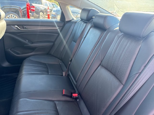 Used 2022 Silver Honda EX-L image 14