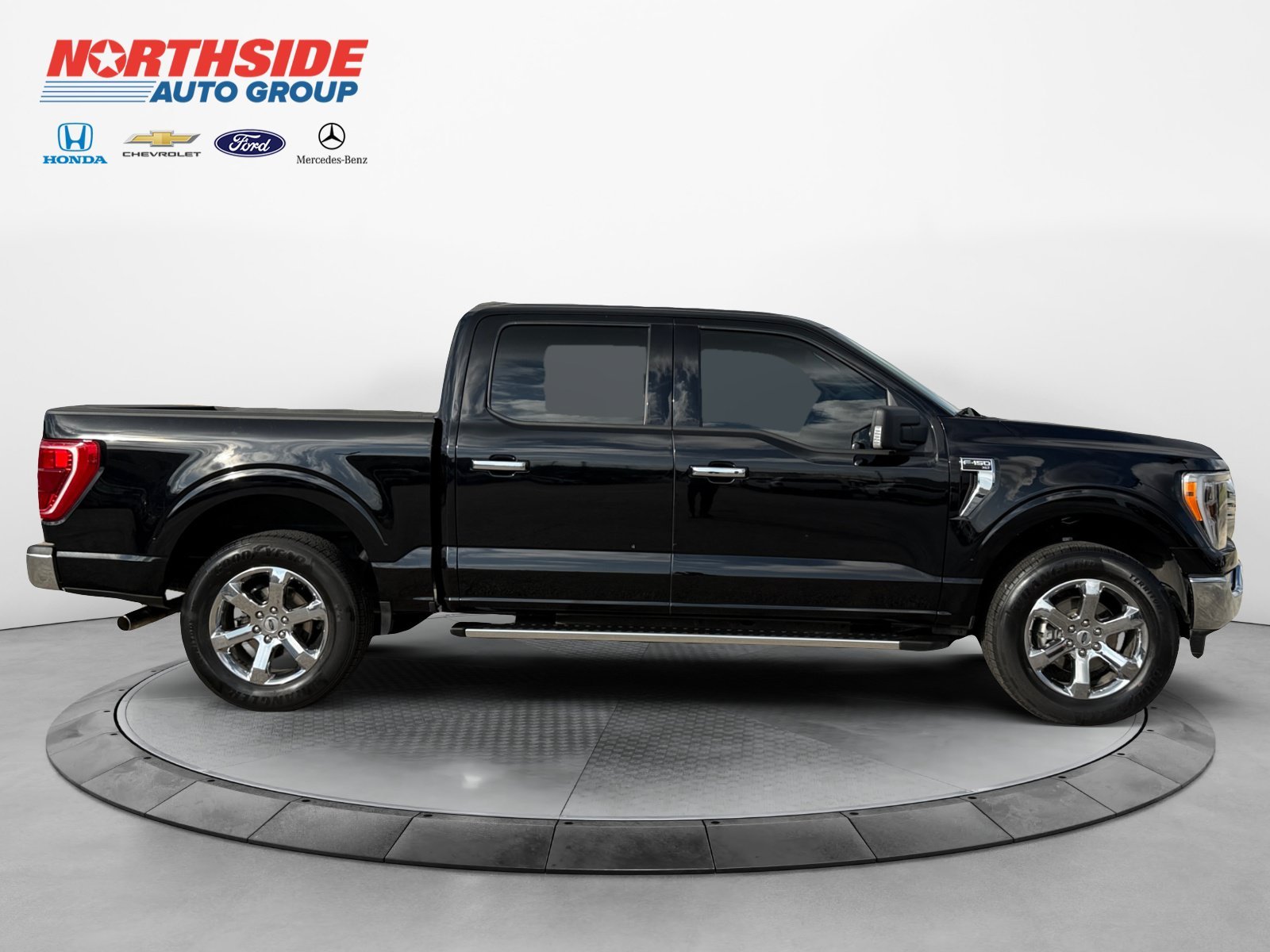 Used 2023 Agate Black Metallic Ford XLT image 8