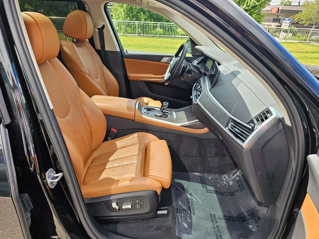 Used 2022  BMW xDrive40i image 11