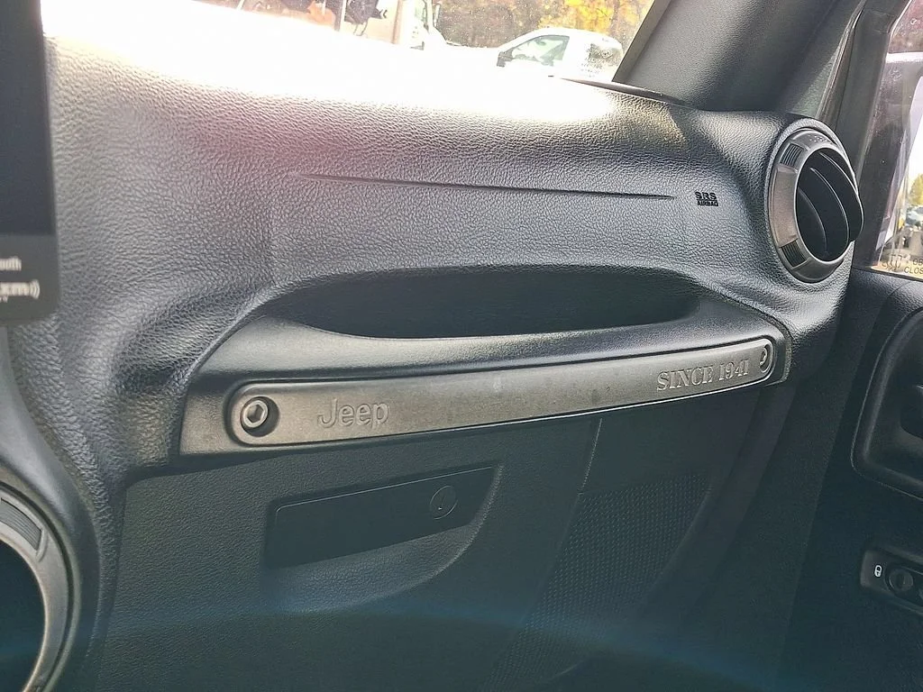Used 2018 Gray Jeep Sport S 4x4 image 27