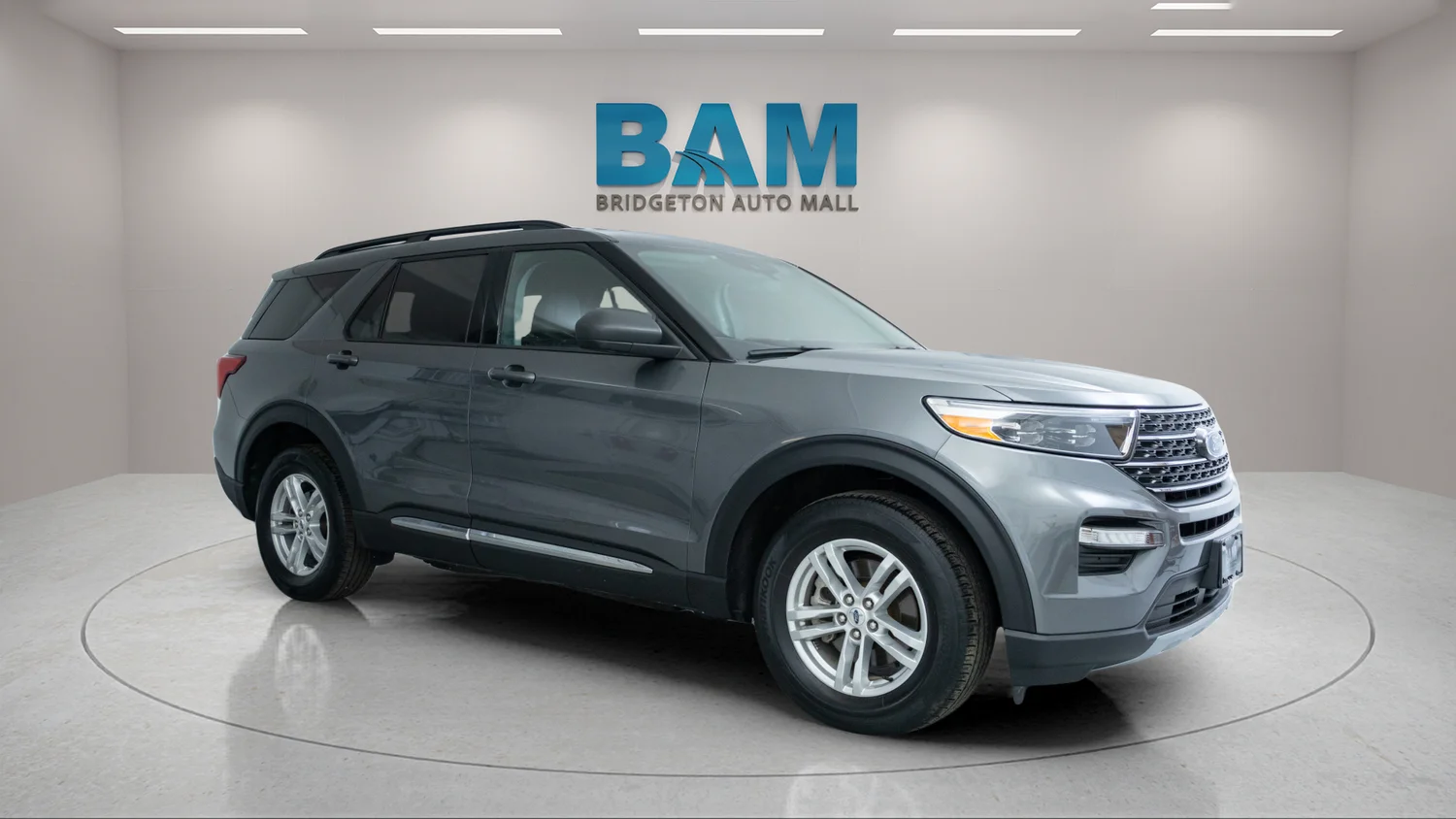 Used 2023 Gray Ford XLT image 1