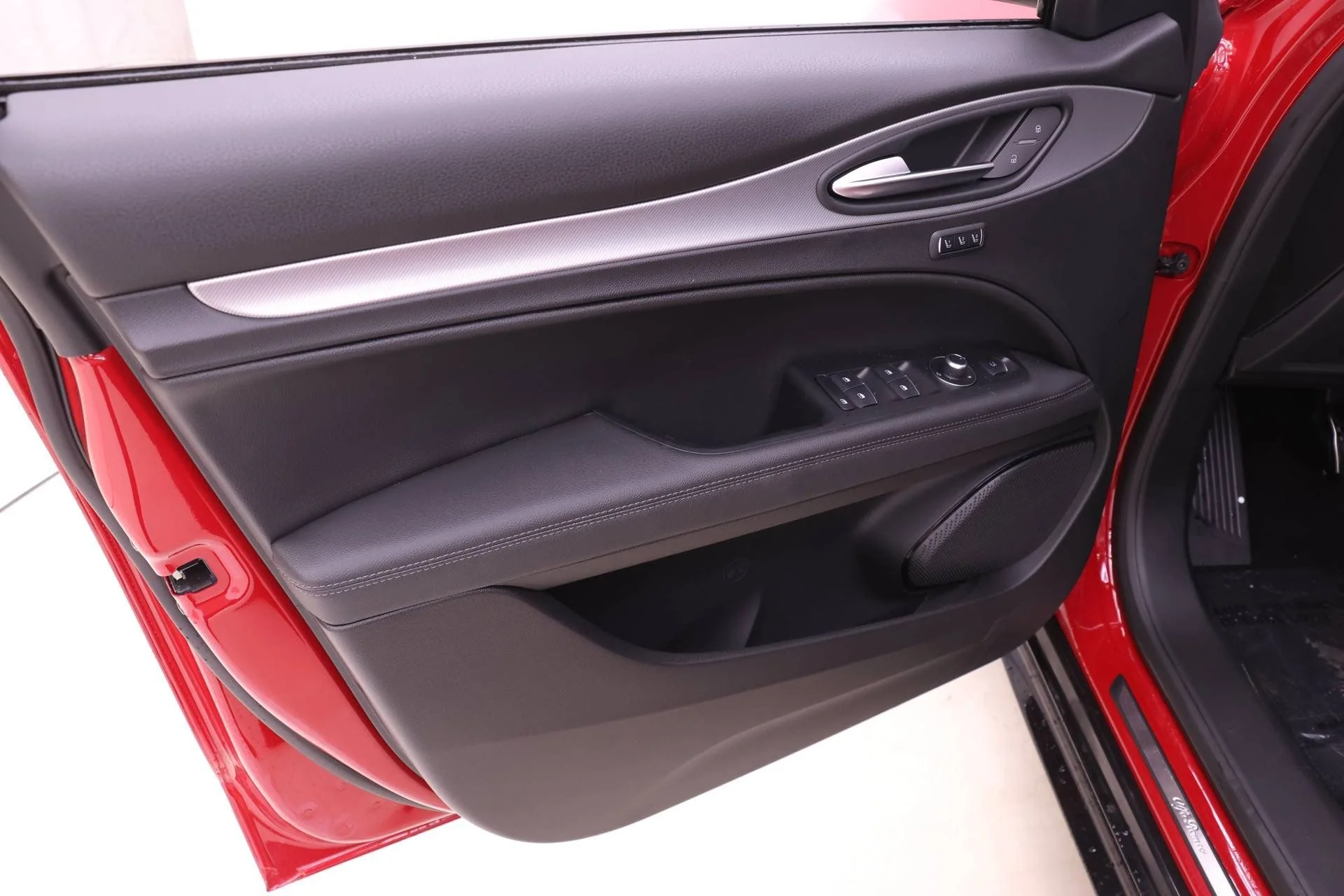 New 2026 Alfa Rosso (Red) Exterior Paint Alfa Romeo Base image 11