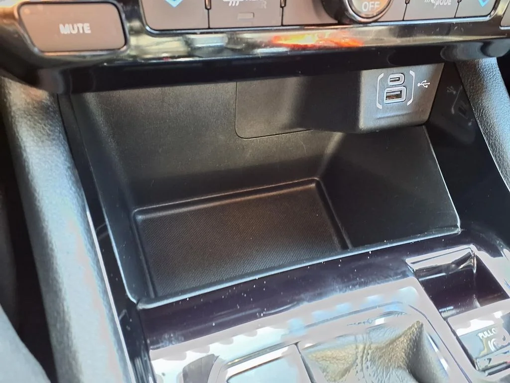 Used 2025 White Jeep Limited image 10
