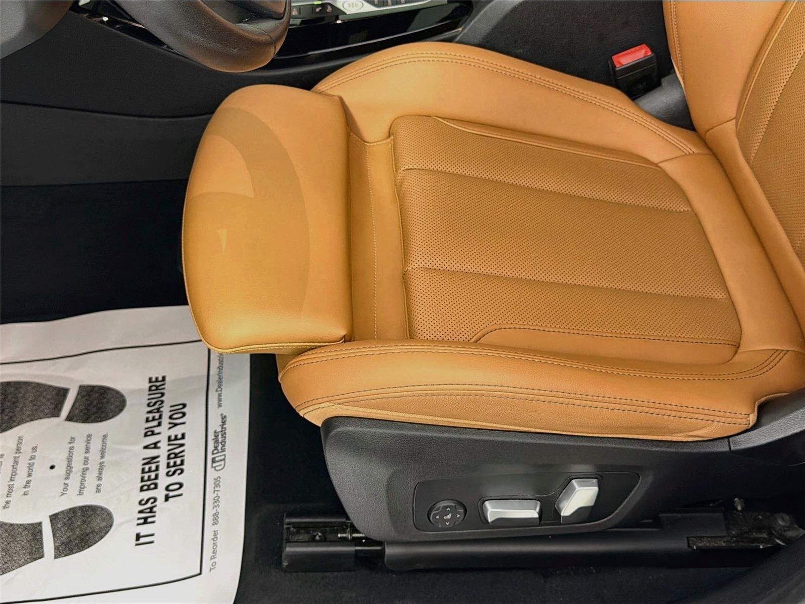 Used 2022 Alpine White BMW sDrive30i image 19
