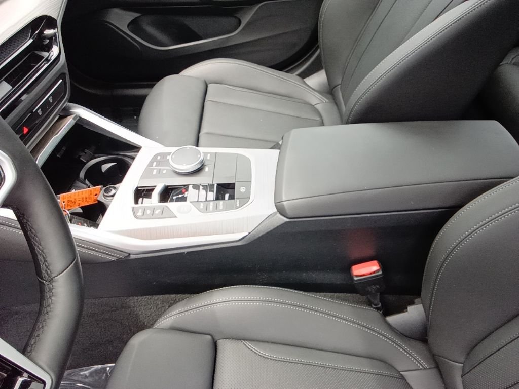 Certified Used 2025 Mineral White Metallic BMW xDrive40 image 18