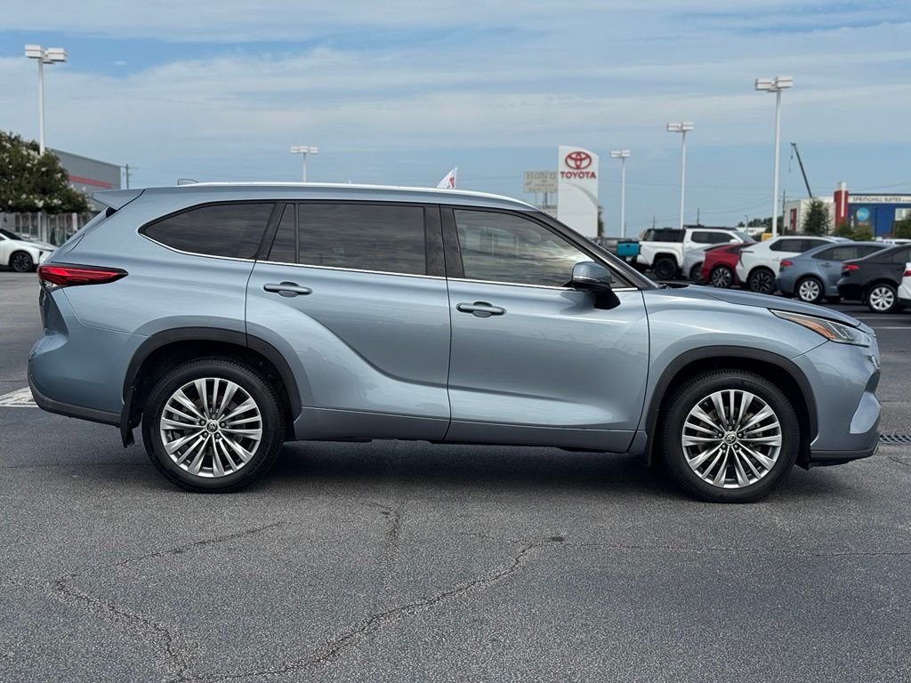 Used 2021  Toyota Platinum image 7