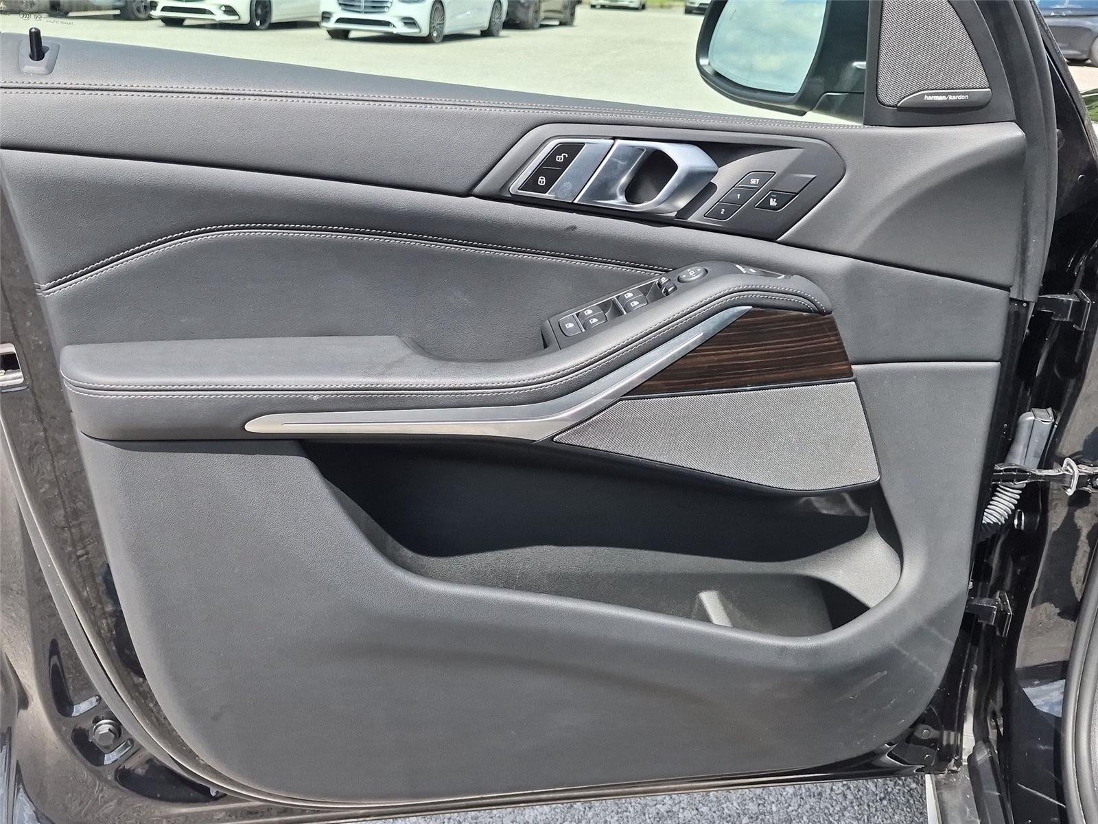 Used 2024 Black Sapphire Metallic BMW xDrive40i image 15