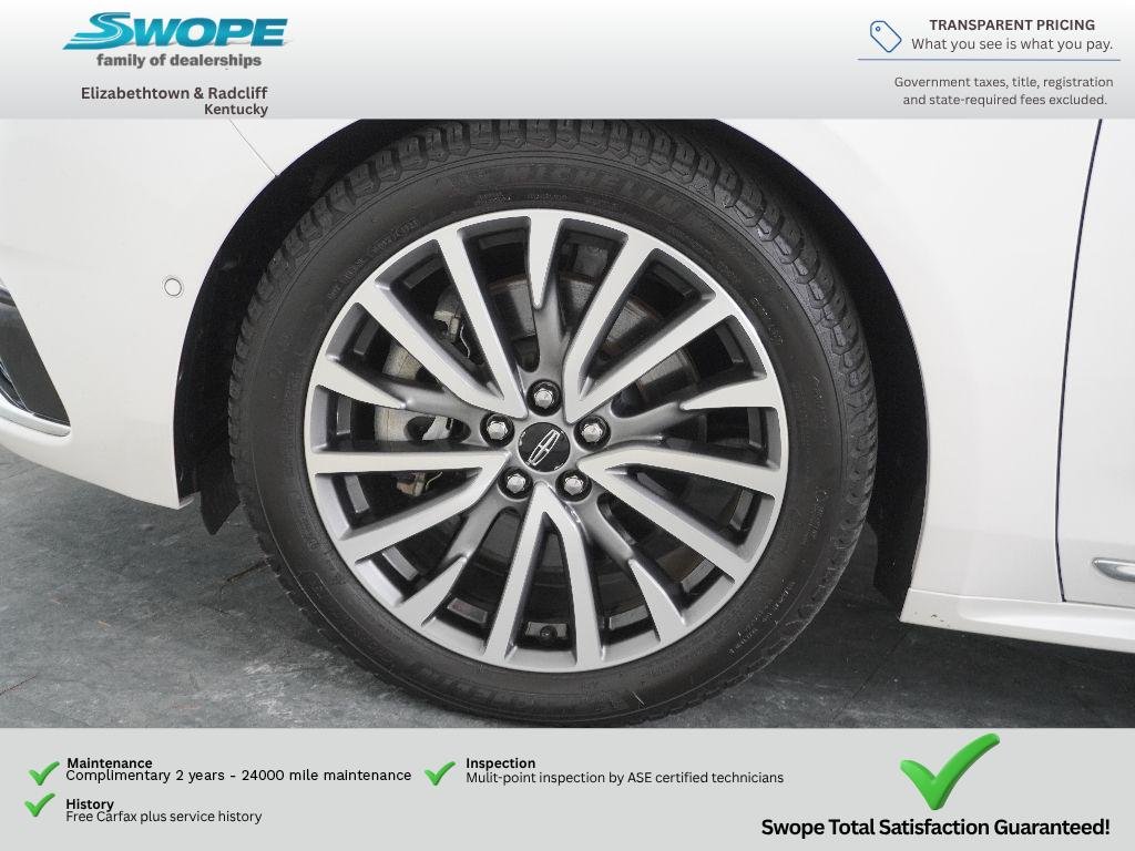 Used 2017 White Platinum Tri-Coat Lincoln Select image 28