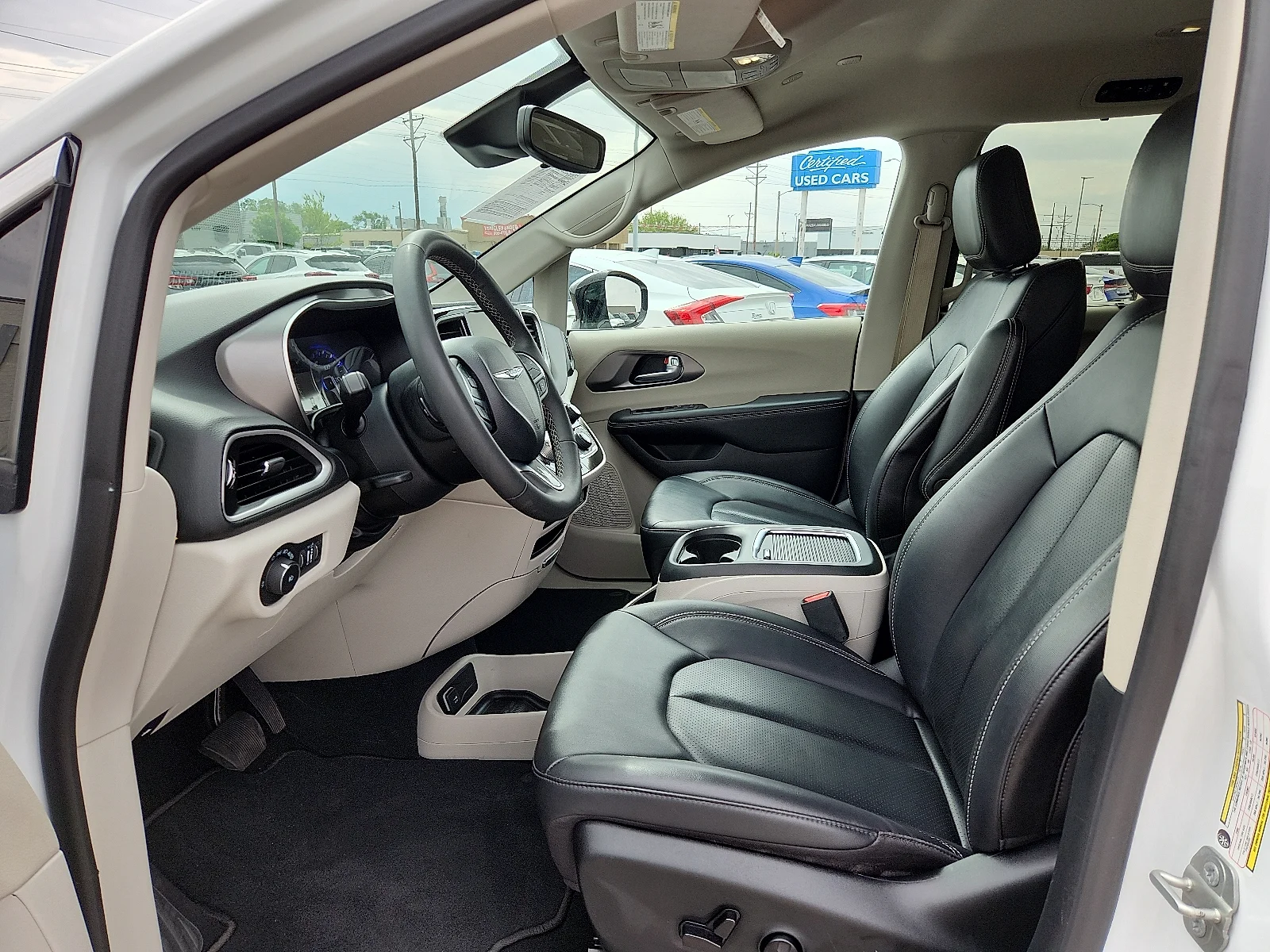 2024 Chrysler Pacifica Touring L - Photo 20