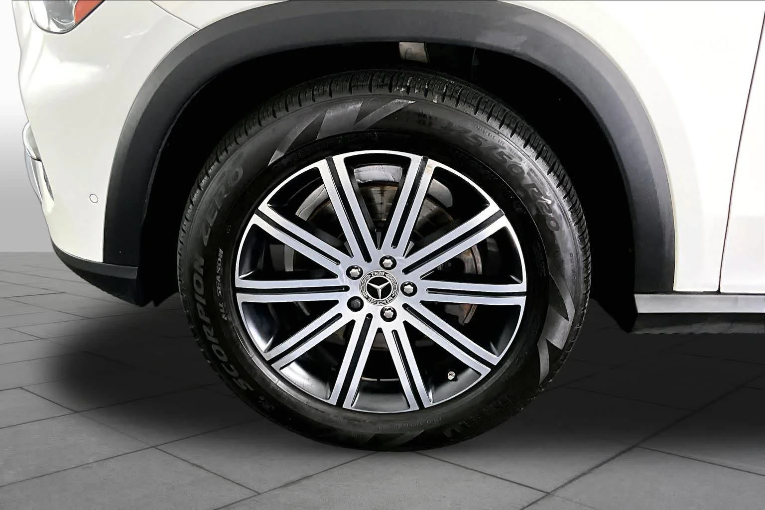 Used 2024 Polar White Mercedes-Benz GLE 350 image 11