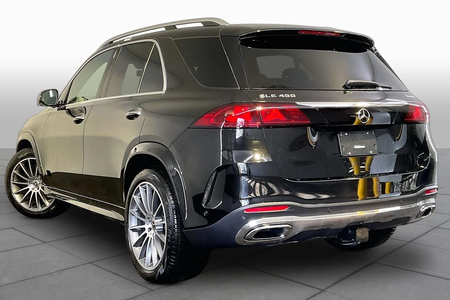 New 2027 Obsidian Black Metallic Mercedes-Benz GLE 450 image 3