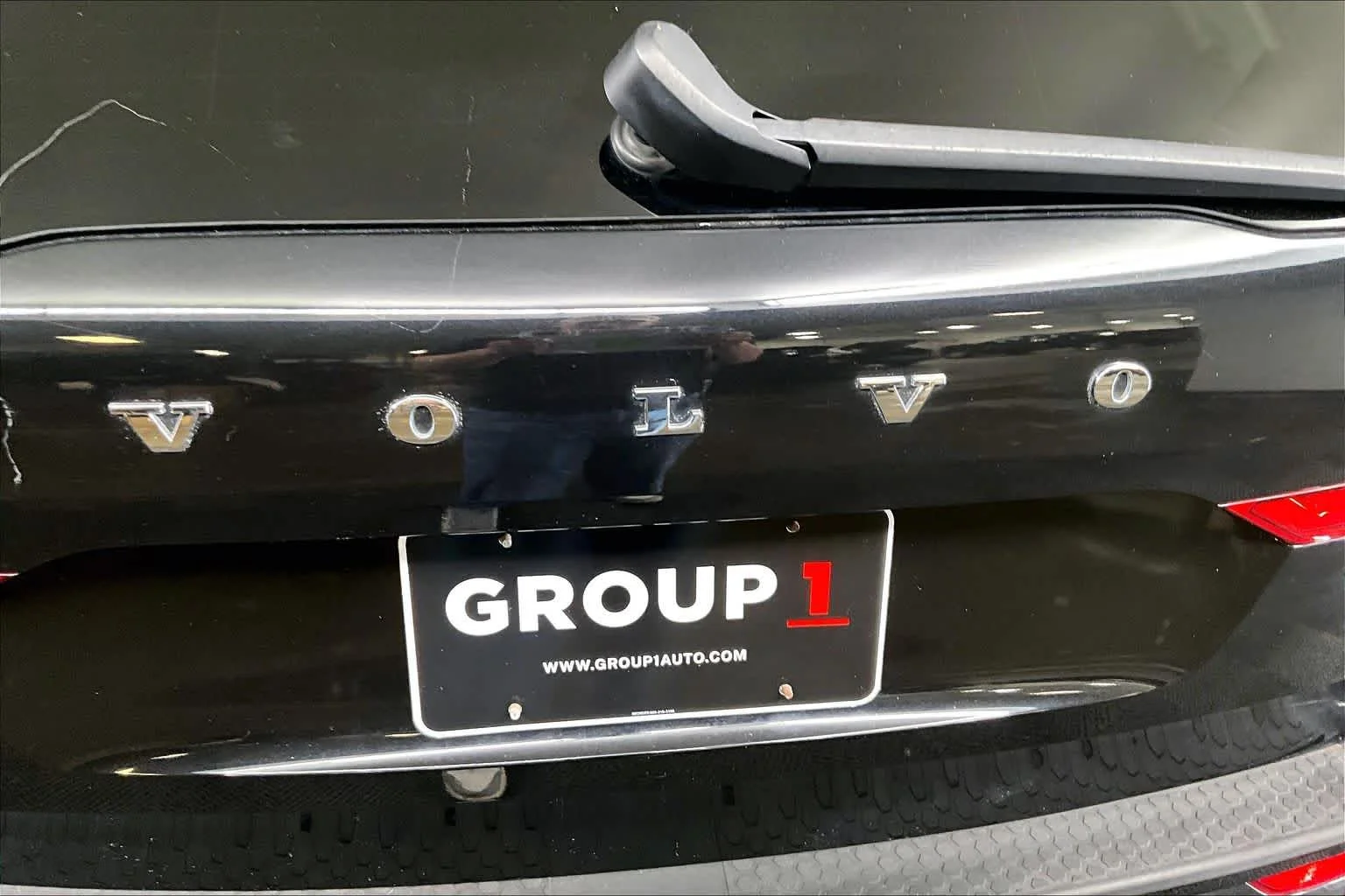 Certified Used 2019 Onyx Black Metallic Volvo Momentum image 30
