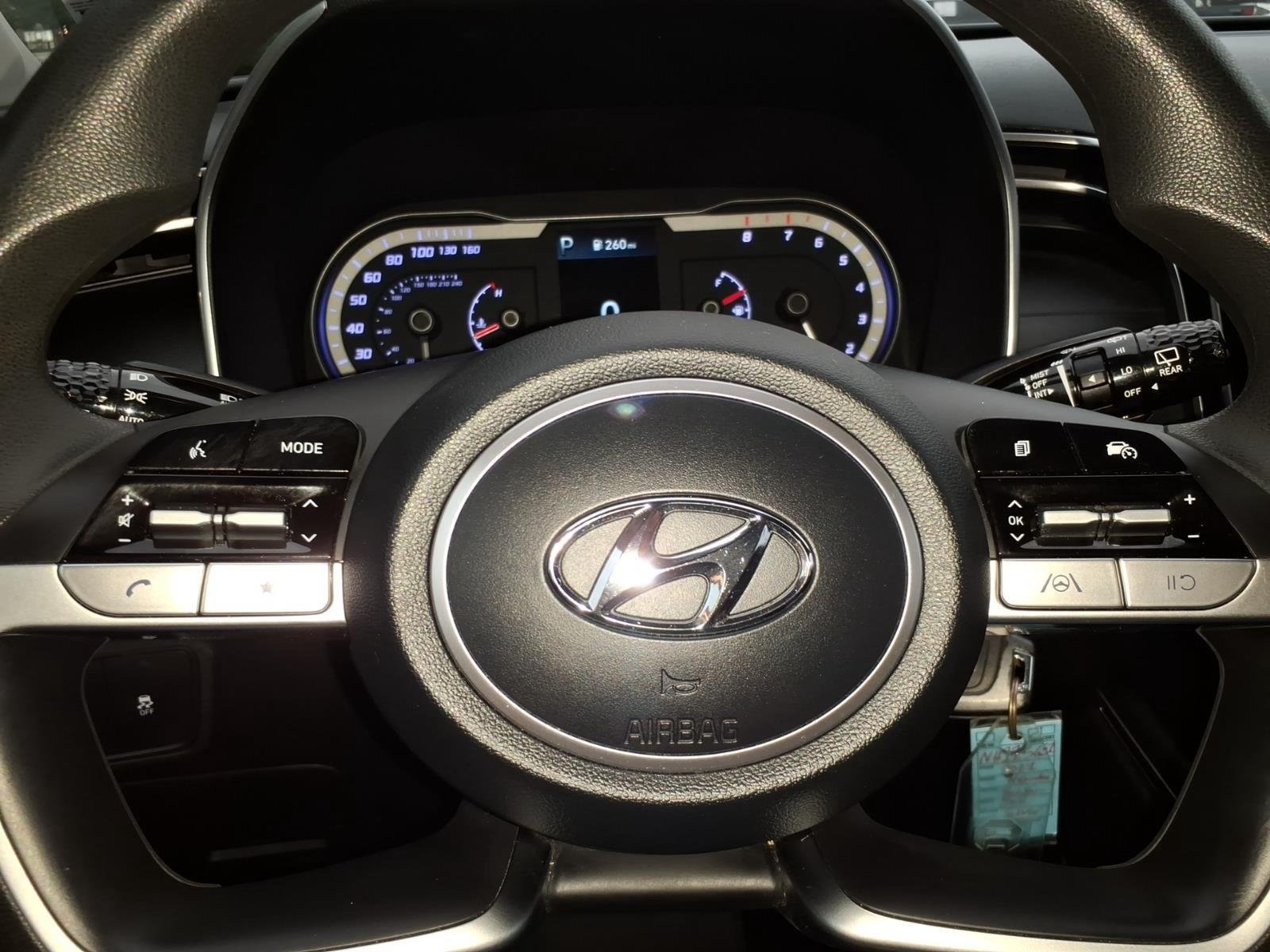 Used 2022 Shimmering Silver Hyundai SE image 13