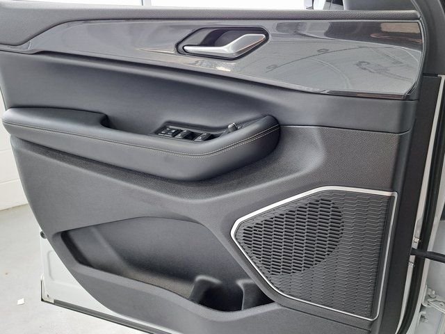 Used 2022 White Jeep Altitude image 19