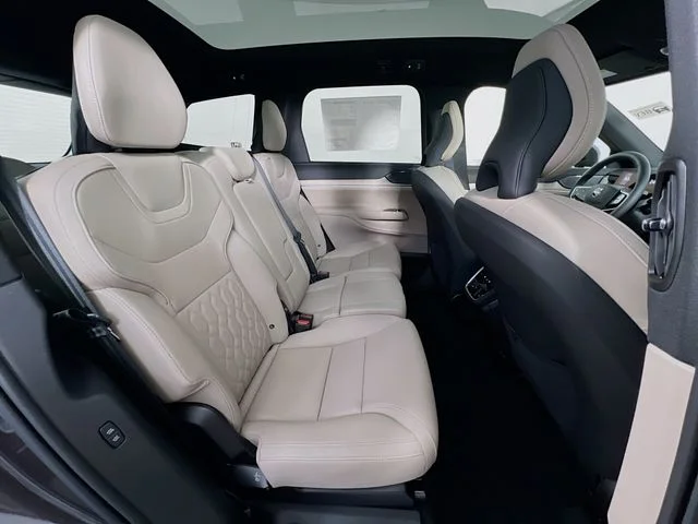 2025 Volvo EX90 Ultra - Photo 19