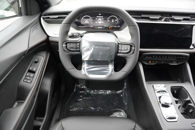 New 2026 Diamond Black Crystal Pearlcoat Jeep Limited image 13