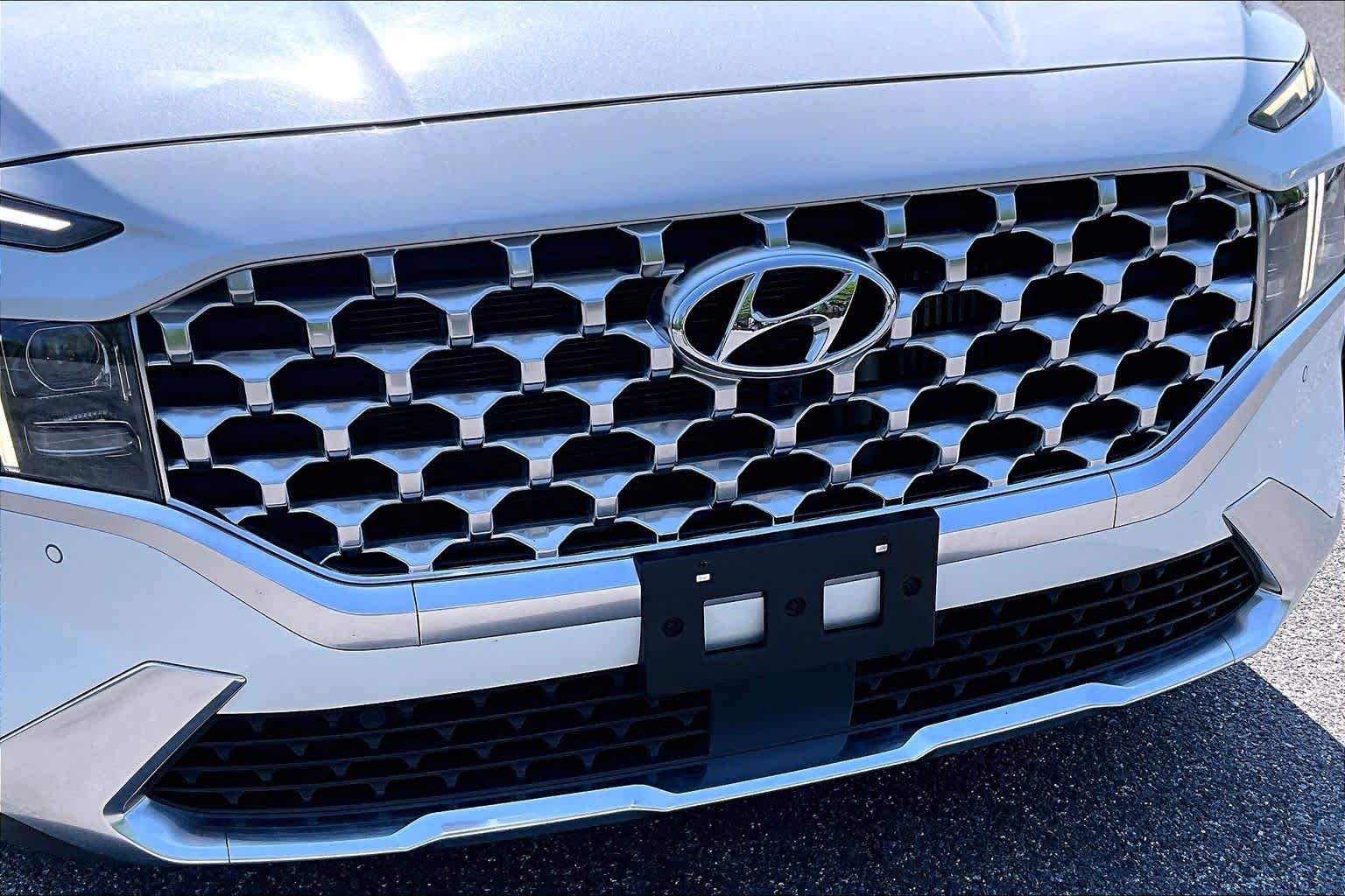 Used 2022 Quartz White Hyundai Limited image 30
