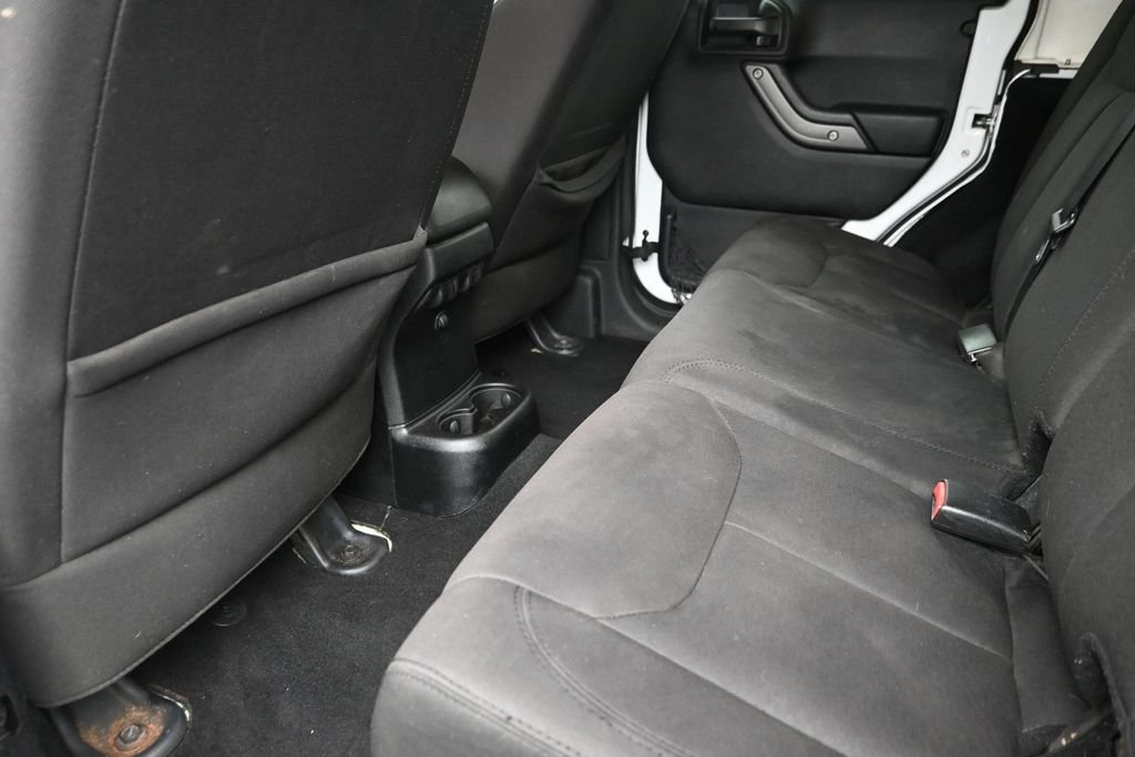 Used 2014 White Jeep Unlimited Sport image 12