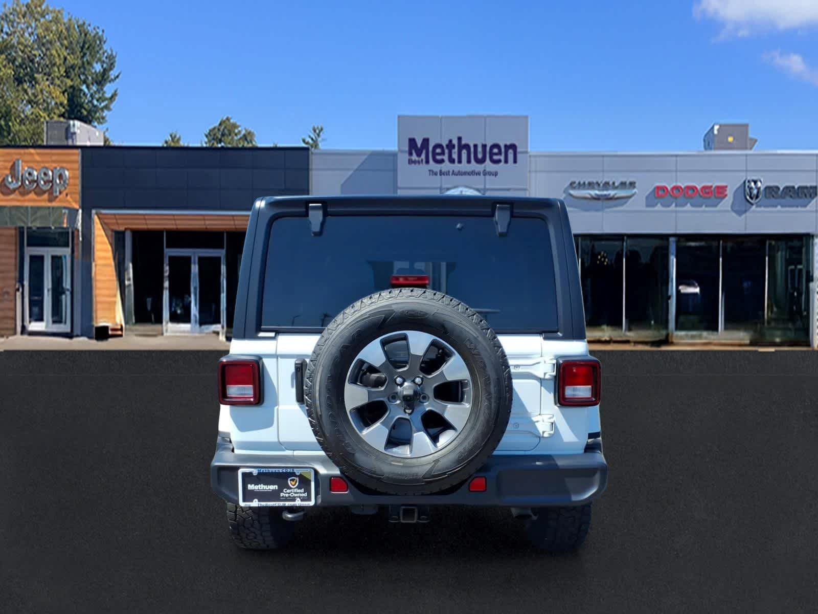 Used 2022 Bright White Clearcoat Jeep Unlimited Sahara image 5