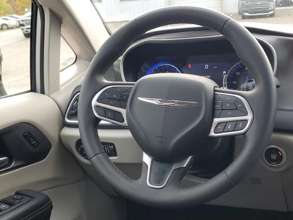 Used 2024 Silver Chrysler Touring L image 29