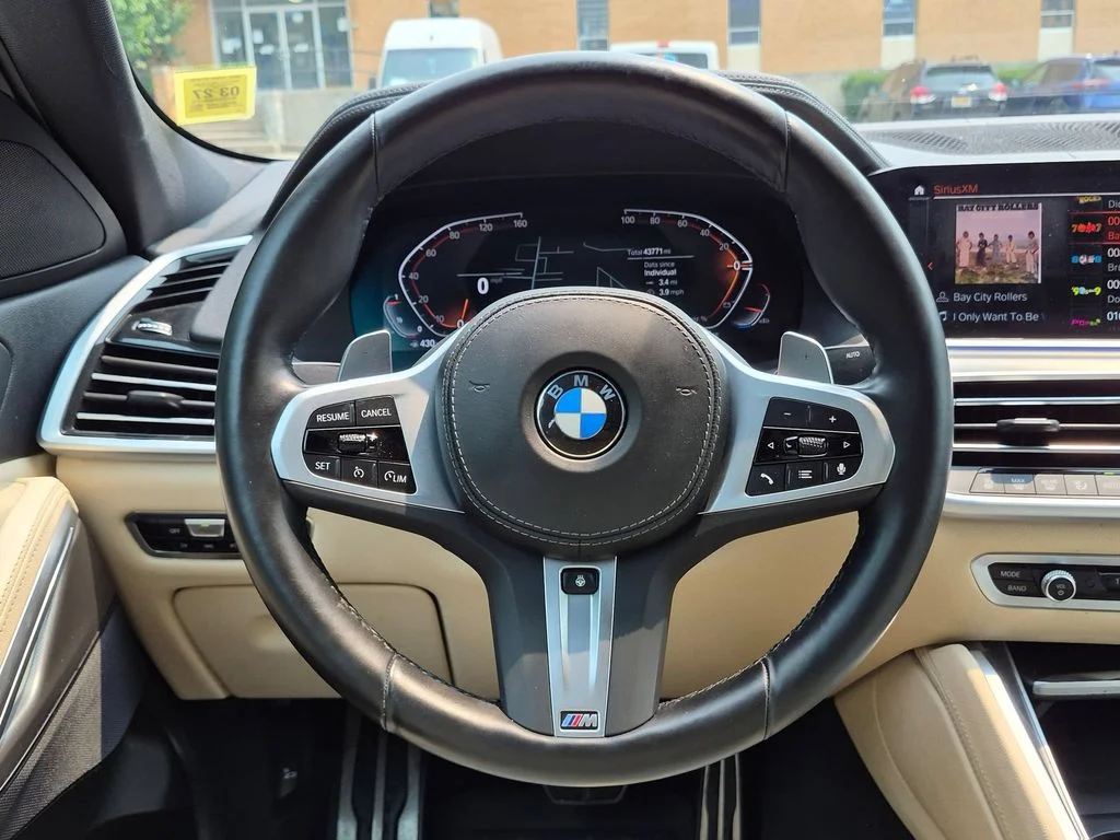 Used 2022 Black BMW xDrive40i image 15