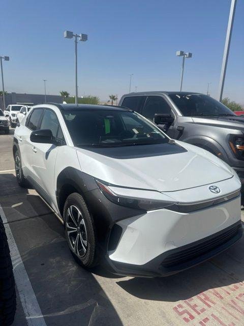 Certified Used 2023 PLATINUM WHITE PEARL MC. Toyota  image 2