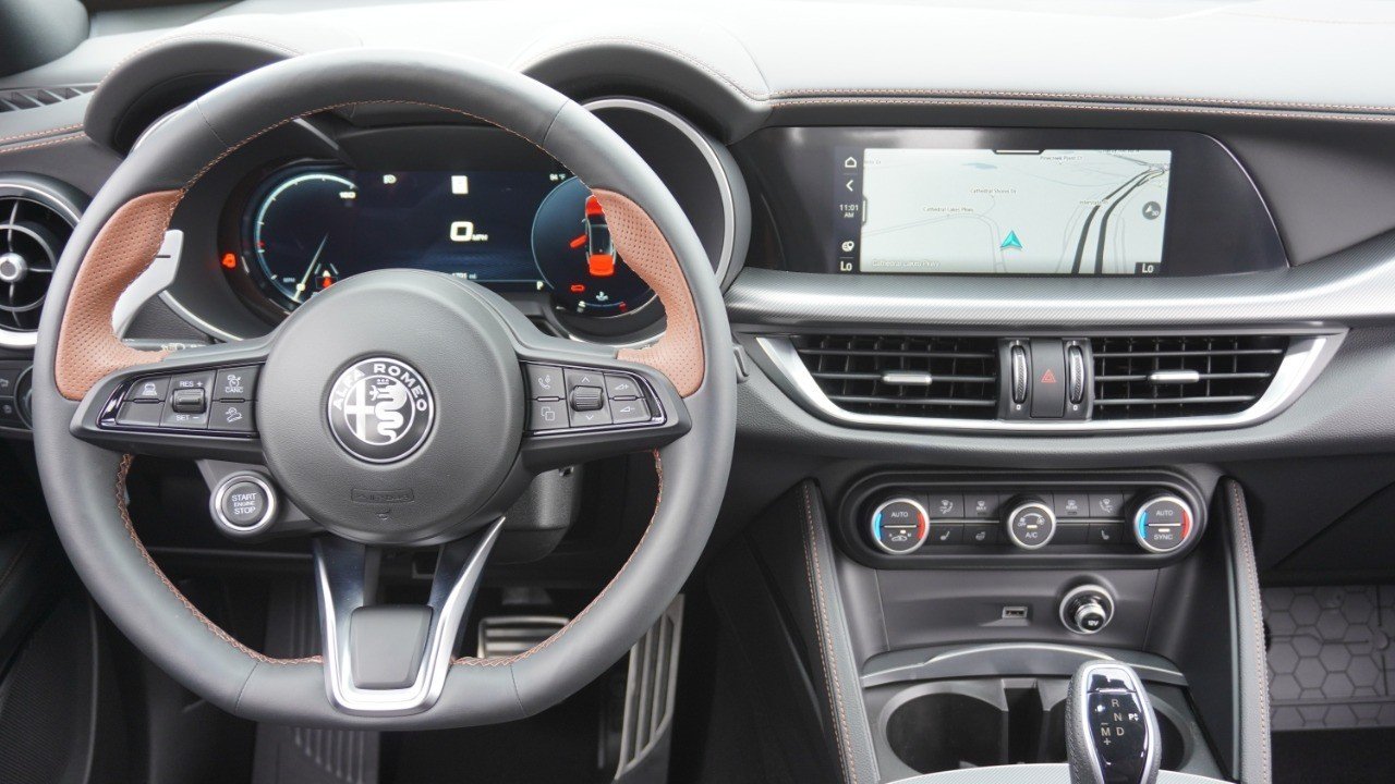 Used 2025 Red Alfa Romeo Intensa image 30