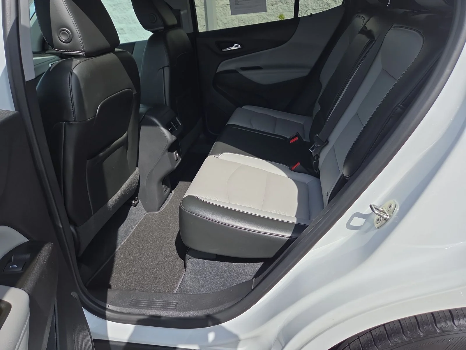 Used 2020 Summit White Chevrolet Premier image 26