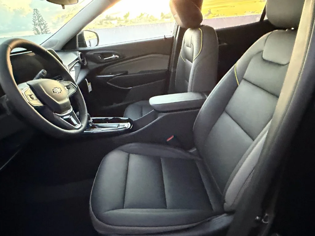 New 2026 Mosaic Black Metallic Chevrolet ACTIV image 8