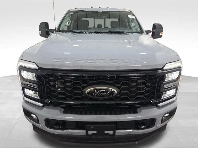 Used 2025  Ford Lariat image 6