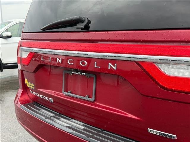 Used 2016 Ruby Red Metallic Tinted Clearcoat Lincoln Reserve image 16