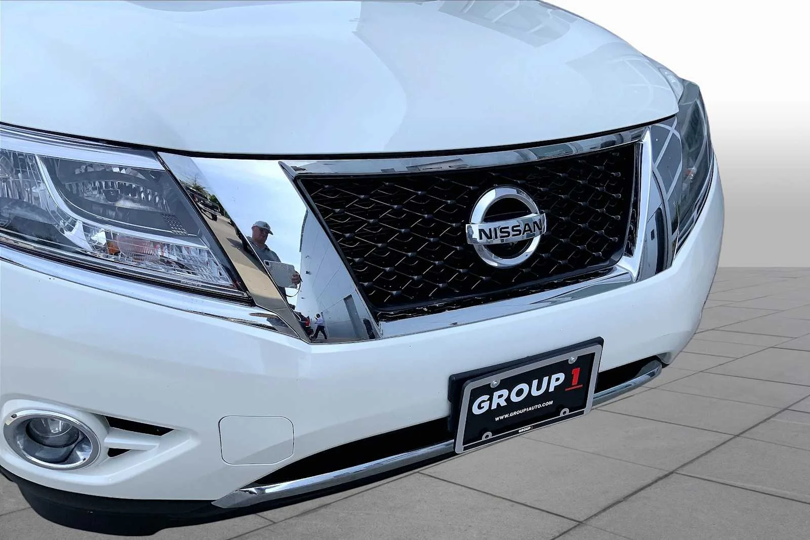 Used 2016 Pearl White Nissan SL image 31