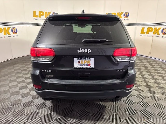 Used 2016 Brilliant Black Crystal Pearlcoat Jeep Laredo image 4