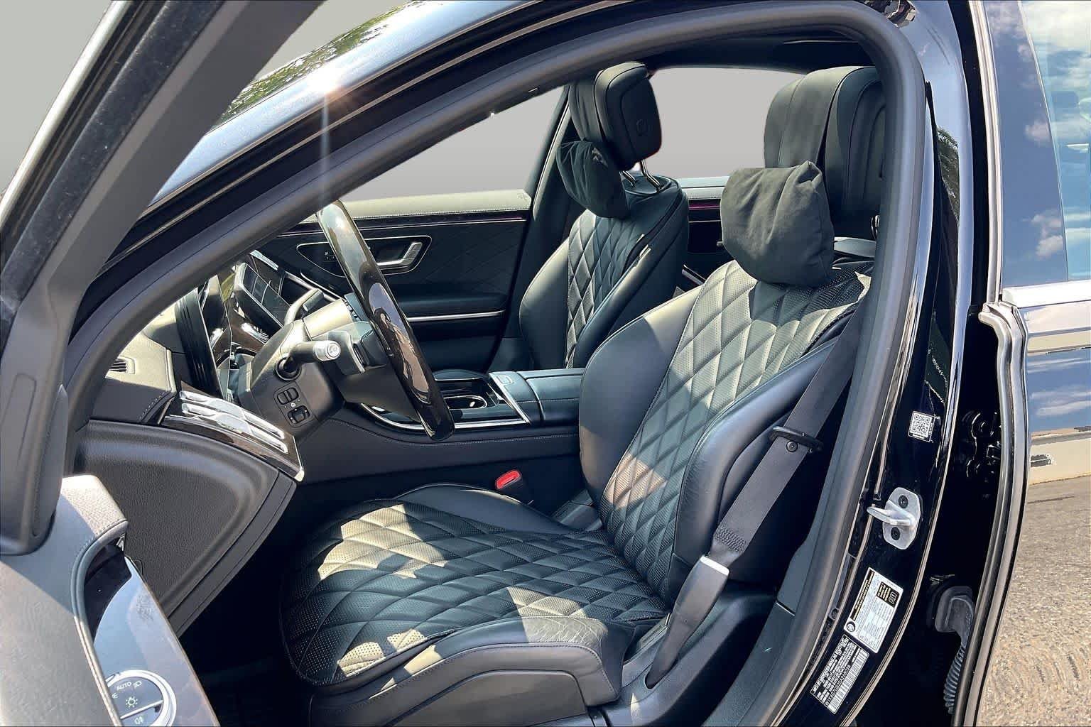 Used 2025 Obsidian Black Metallic Mercedes-Benz S 580 image 7