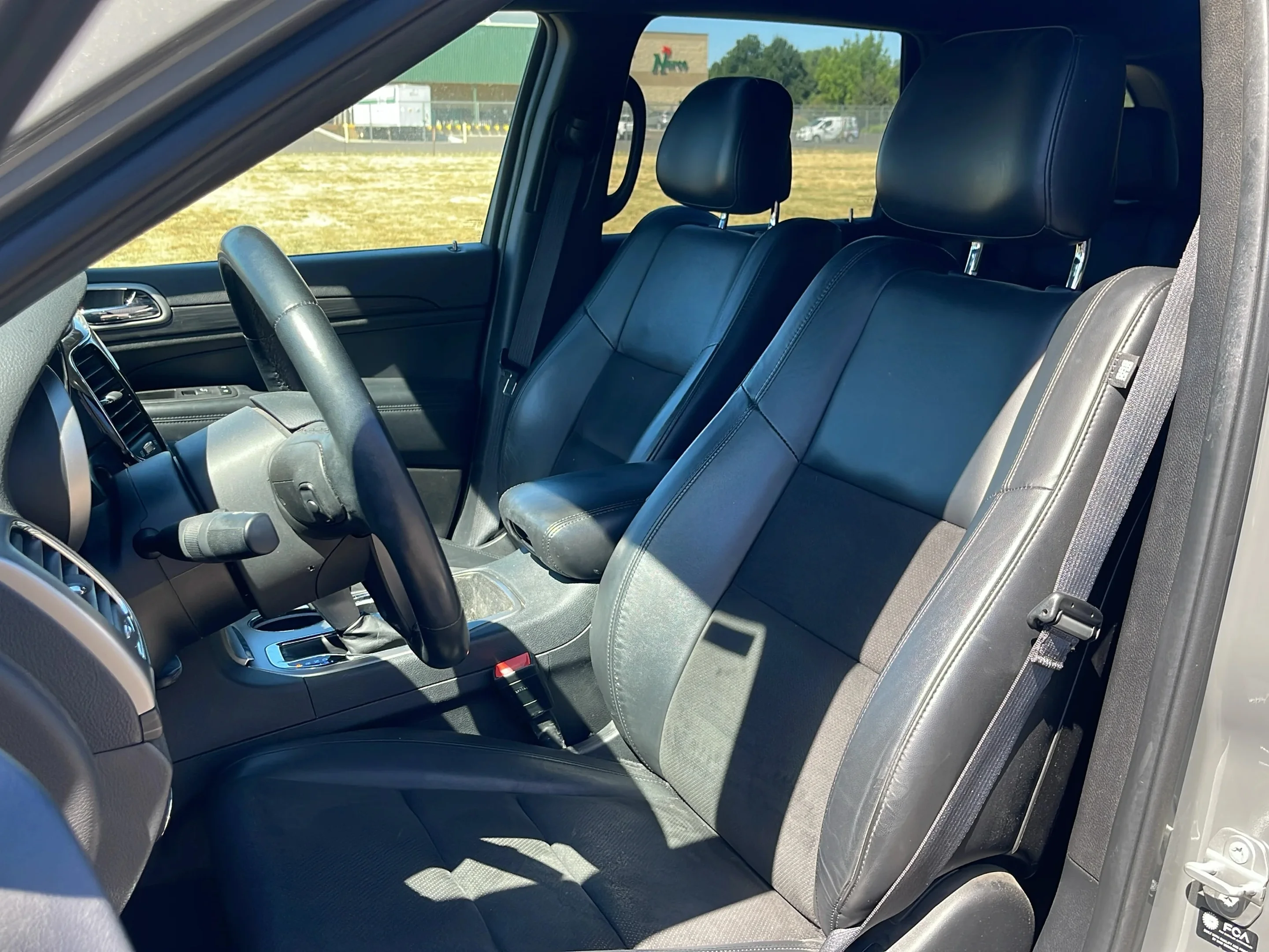Used 2021 Gray Jeep Laredo X image 10