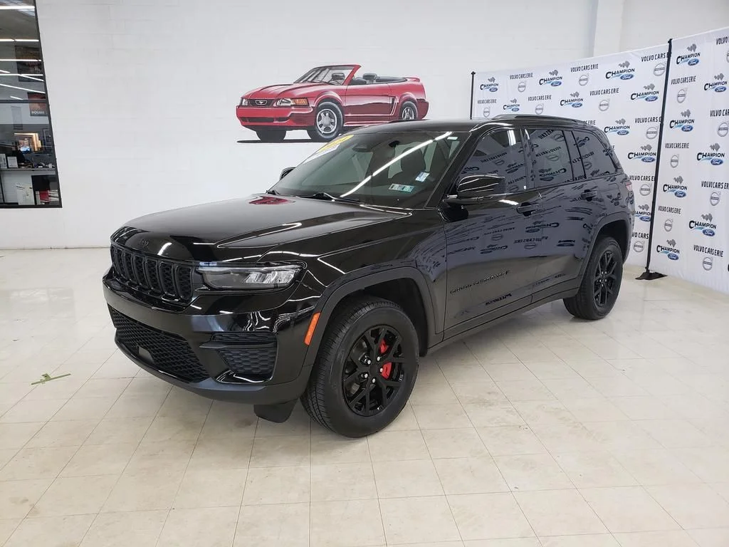 Used 2024 Diamond Black Jeep Altitude X image 3