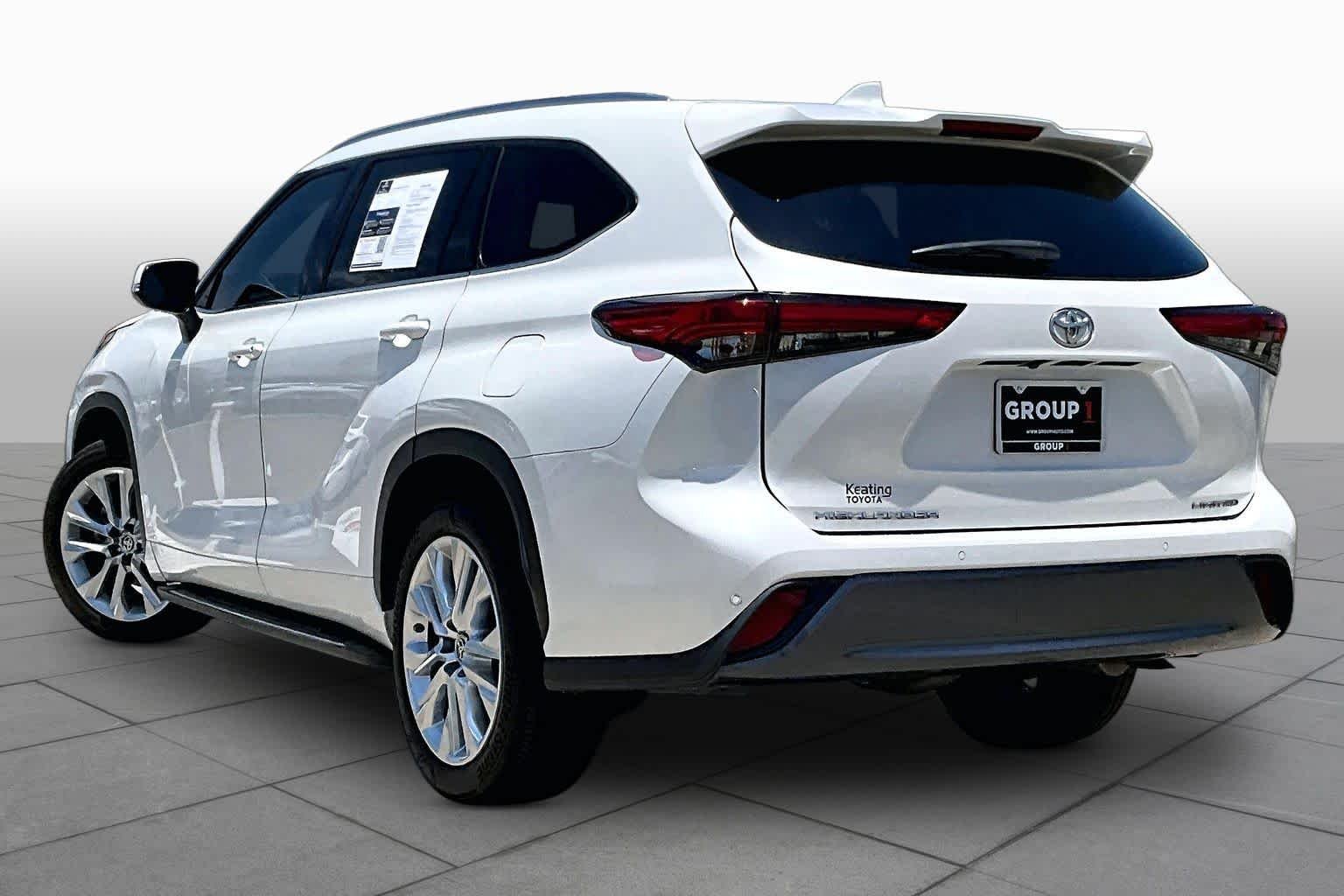 Used 2021 Blizzard Pearl Toyota Limited image 11