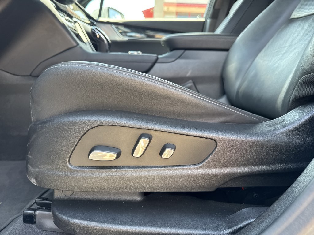 Used 2025 White Cadillac Premium Luxury image 20