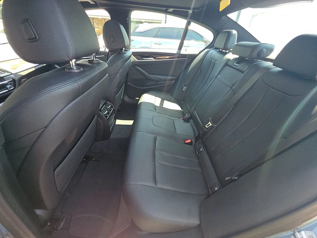 Used 2020 Bluestone Metallic BMW 530e iPerformance image 6