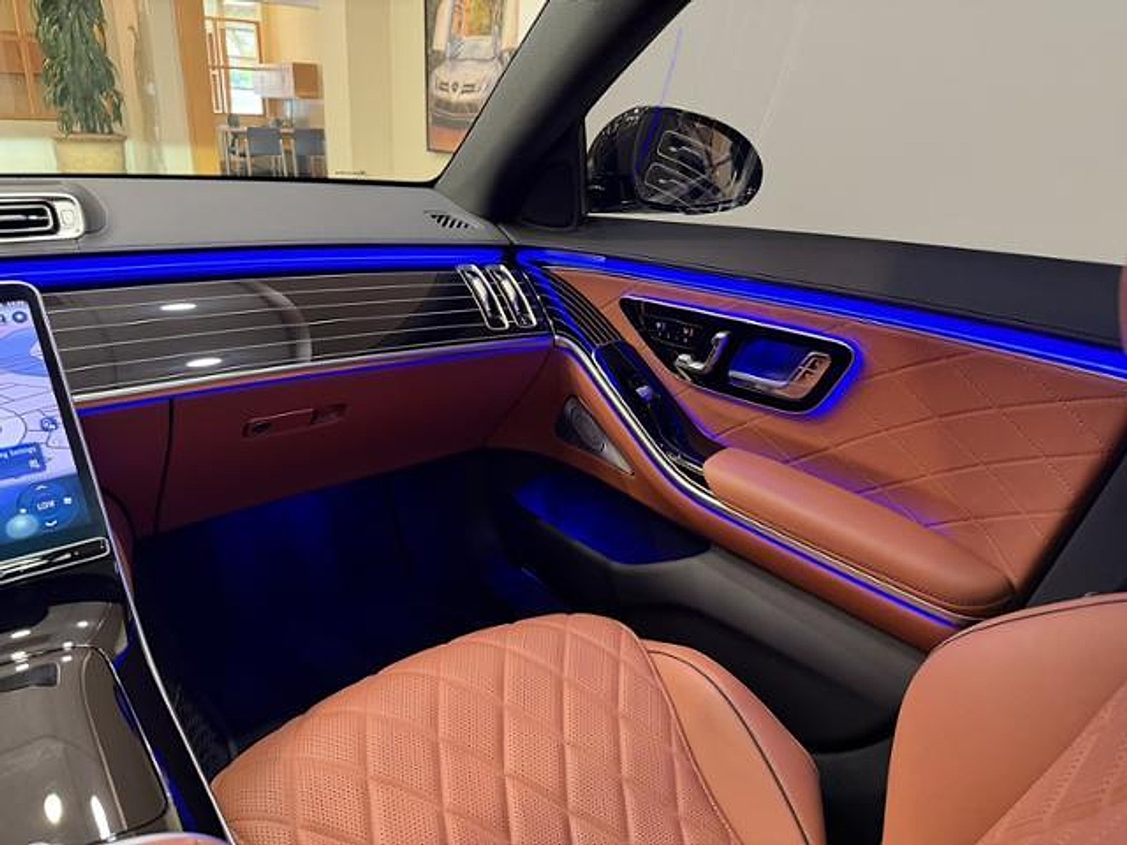 Certified Used 2026 Obsidian Black Metallic Mercedes-Benz 4MATIC® image 19