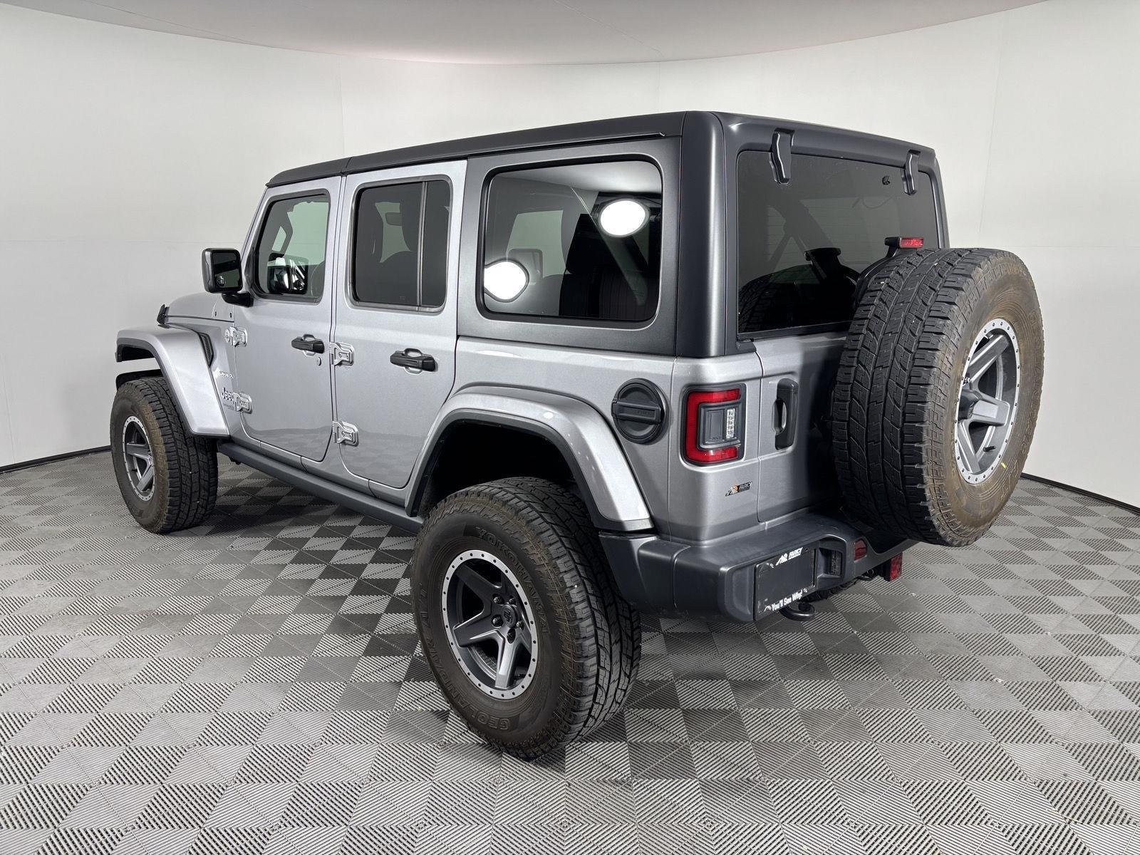 Used 2020 Billet Silver Metallic Jeep Sahara image 3